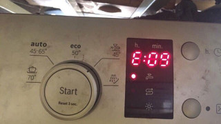 Cách sửa máy rửa bát Bosch báo lỗi E09